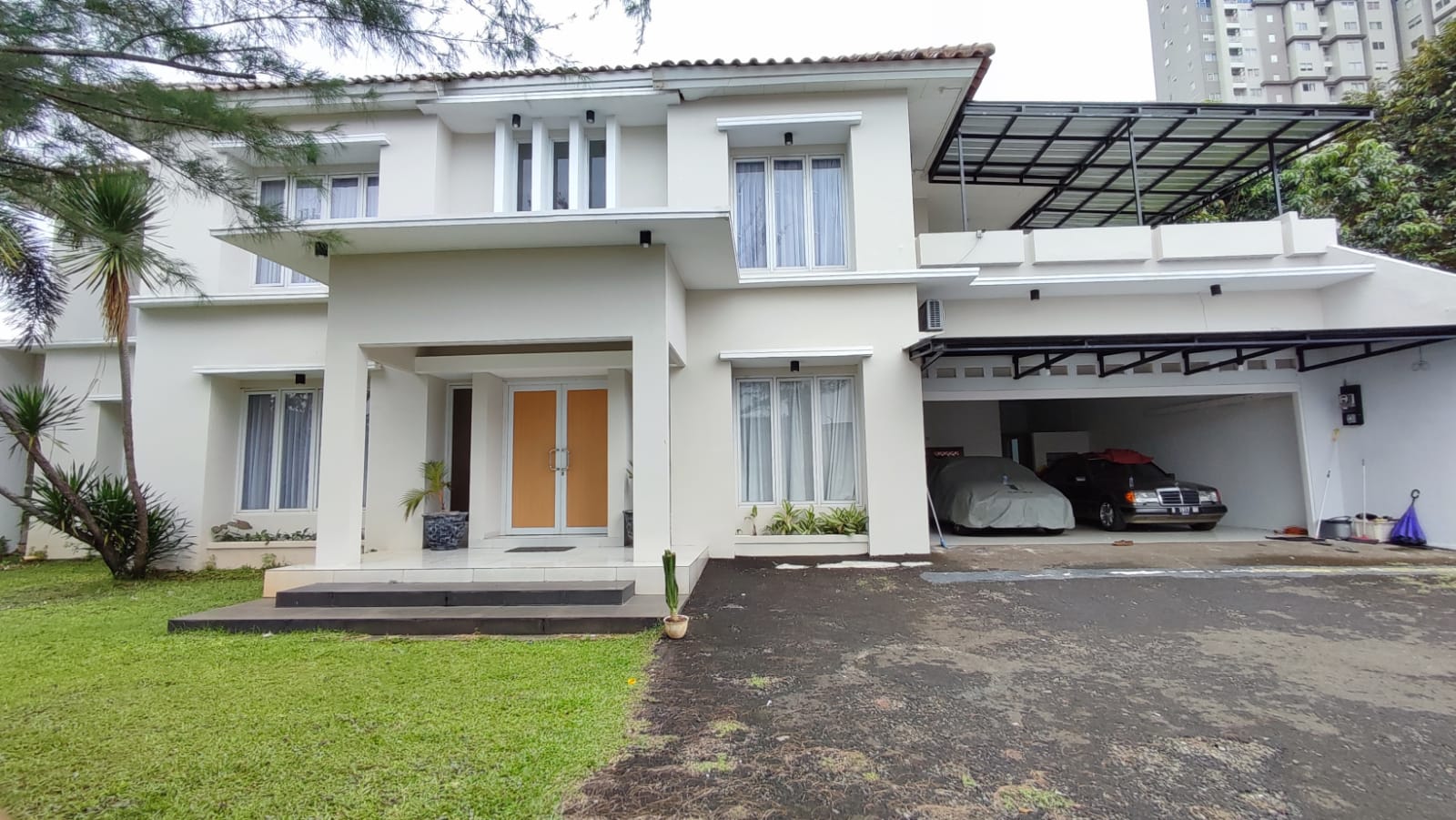 Rumah Dijual di Cipulir, Fully Furnished, 2 Lantai, Halaman Luas