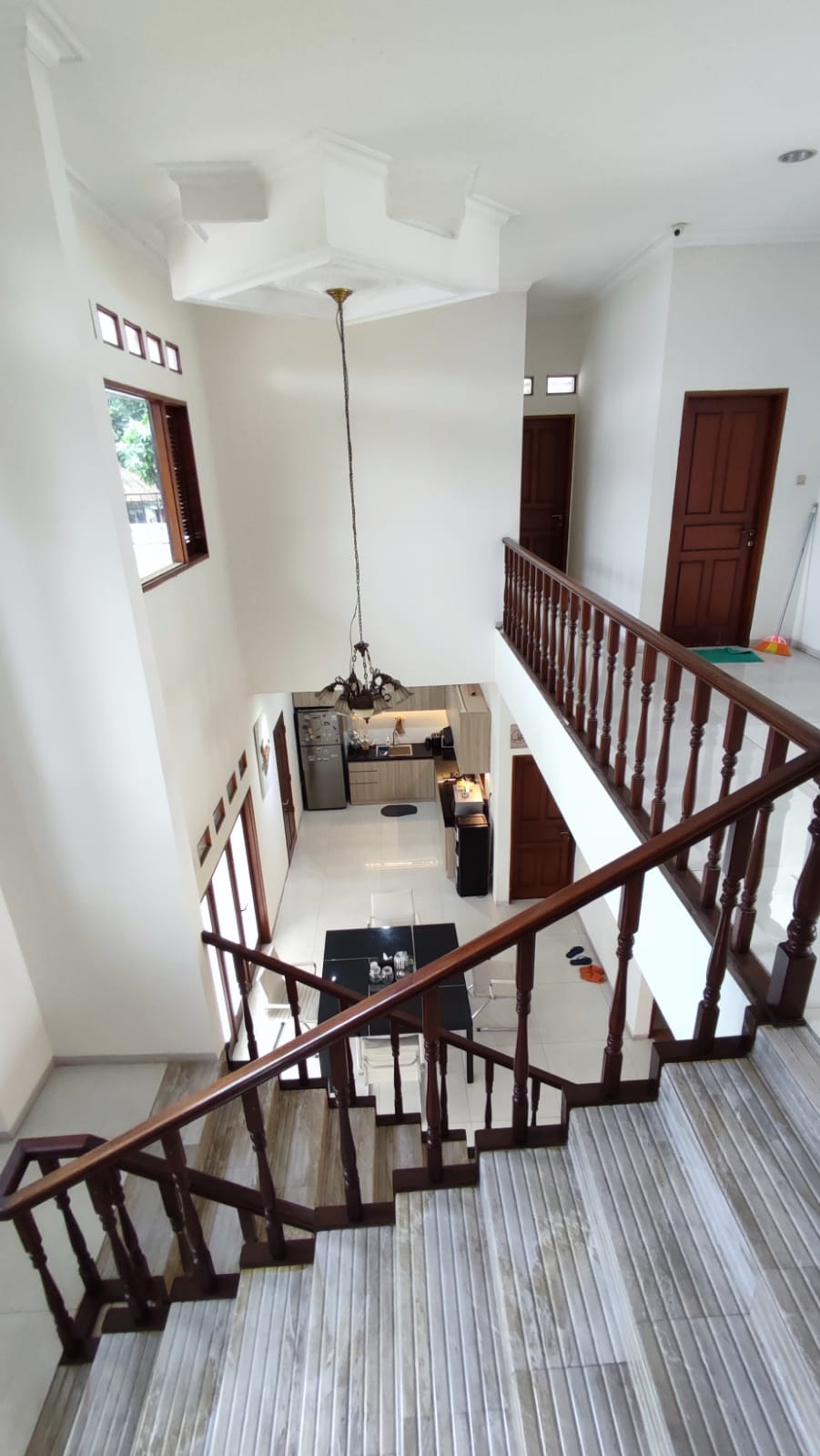 Rumah Dijual di Cipulir, Fully Furnished, 2 Lantai, Halaman Luas