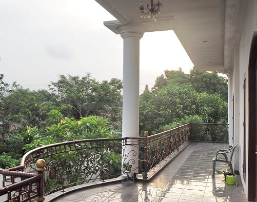 Dijual Rumah Mewah di Pondok Aren, Bintaro. Halaman Luas, Lingkungan Tenang