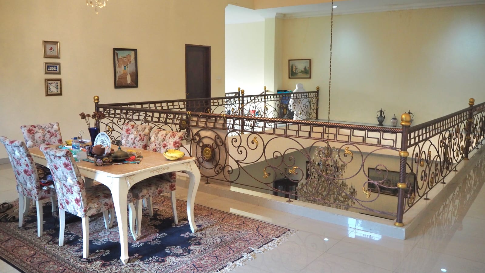 Dijual Rumah Mewah di Pondok Aren, Bintaro. Halaman Luas, Lingkungan Tenang