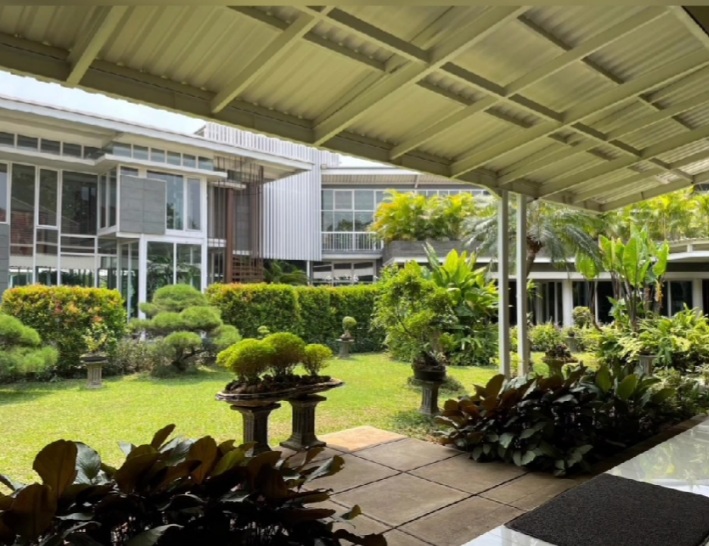 Rumah Dijual di Bintaro Sektor 5, Mewah, Luas