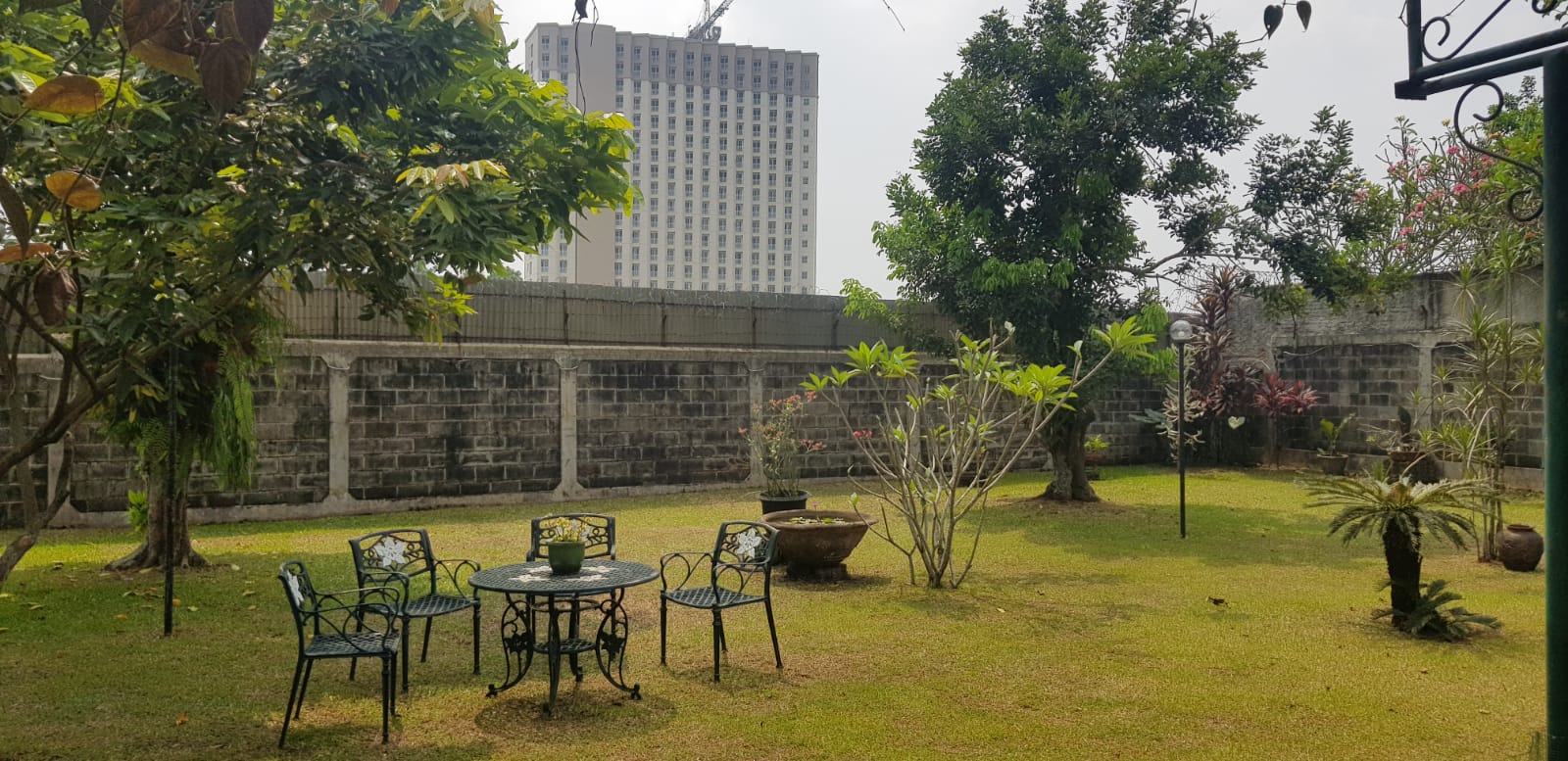 Rumah Dijual di Ciputat, Rumah 1 Lantai, Tanah Luas