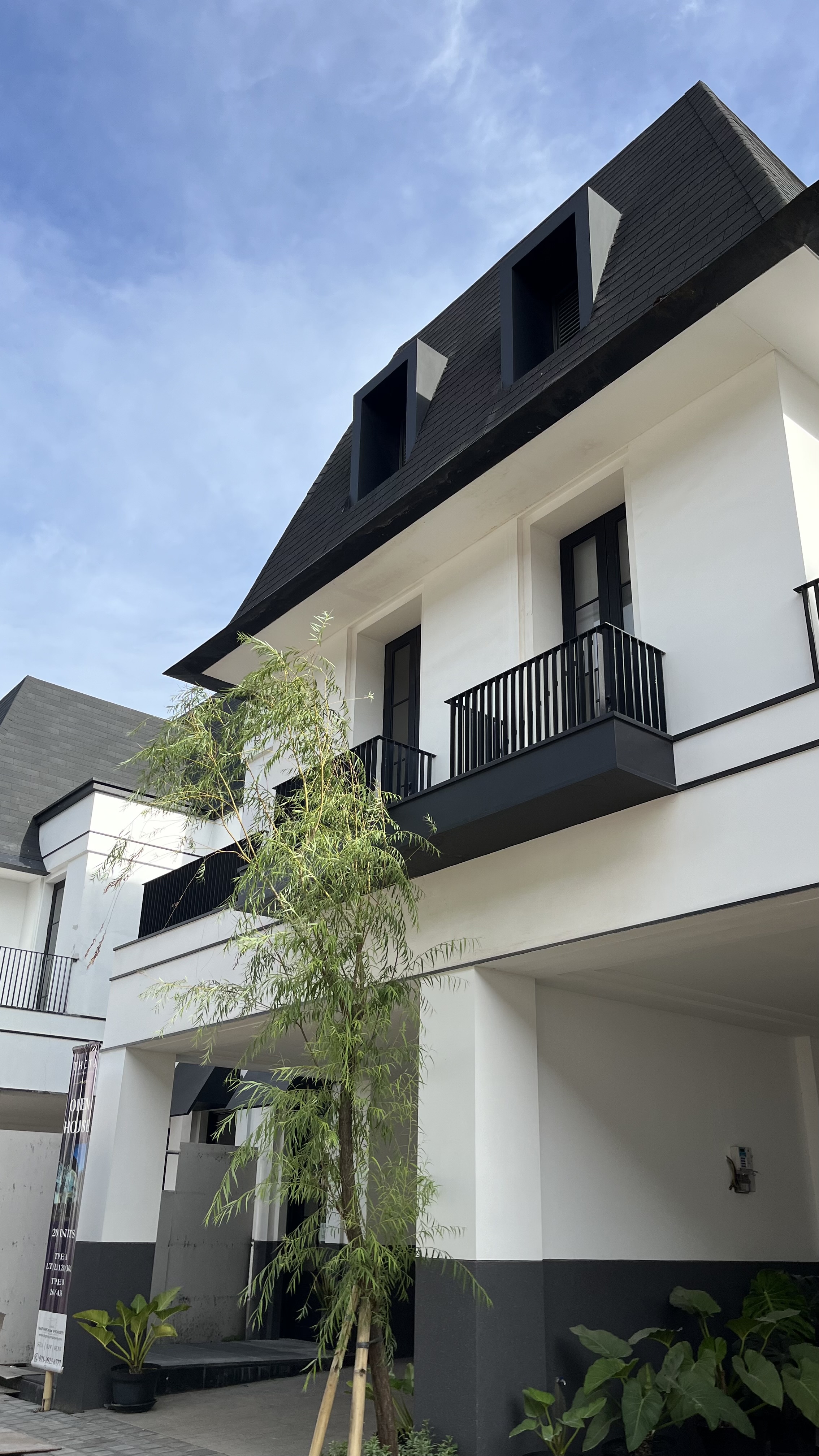Rumah Mewah 3 Lantai Ada Roof Top, Dalam Komplek Ekslusif di Pondok Indah Dekat Pim