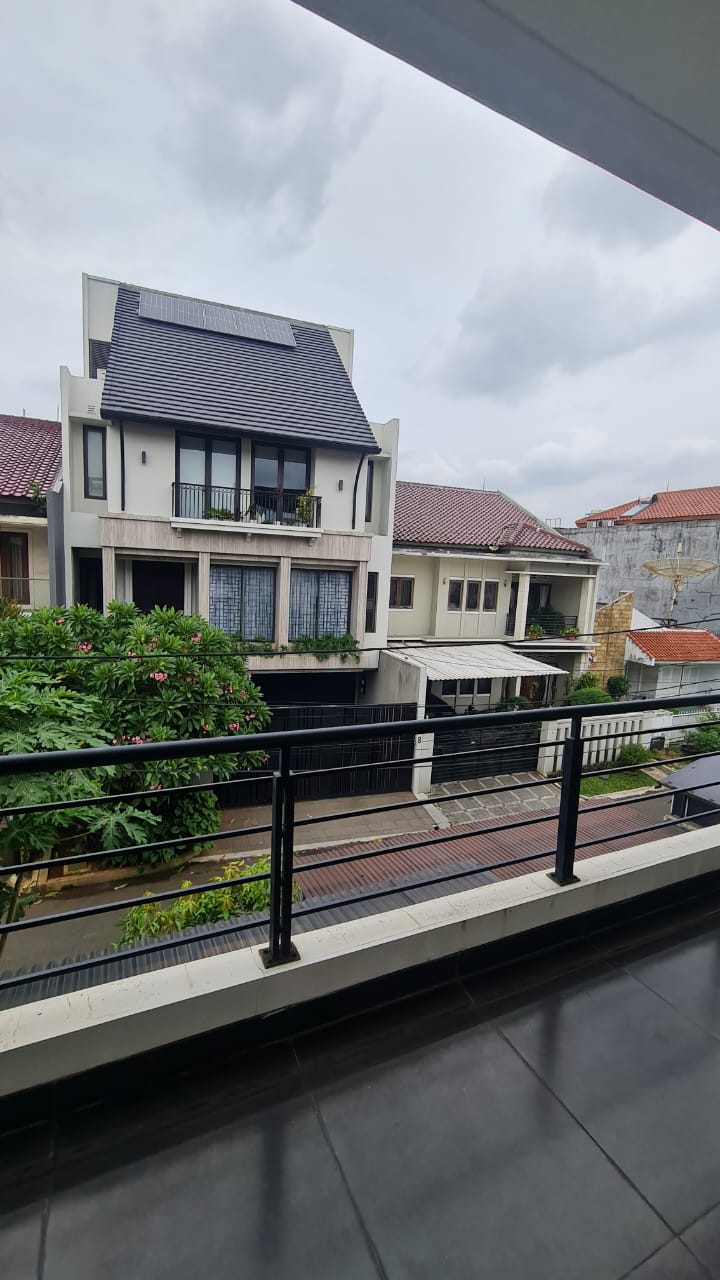 Rumah Dijual di Area Pondok Indah 2 Lantai