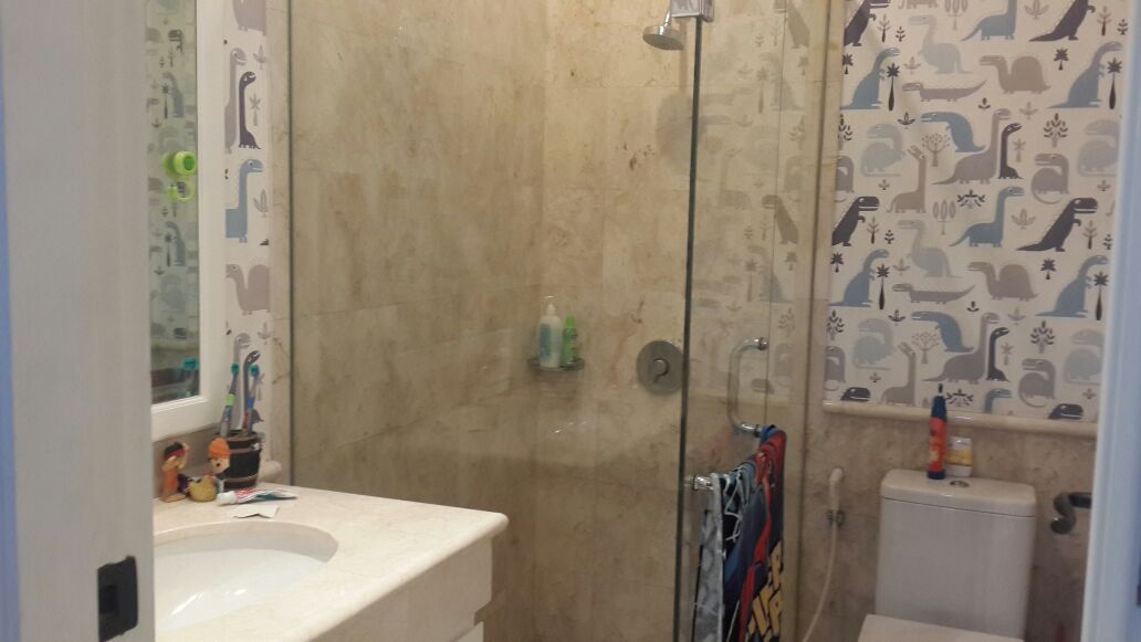 Rumah  di Pondok Indah. Akses Dekat ke Tol. Lux dan Semi Furnish