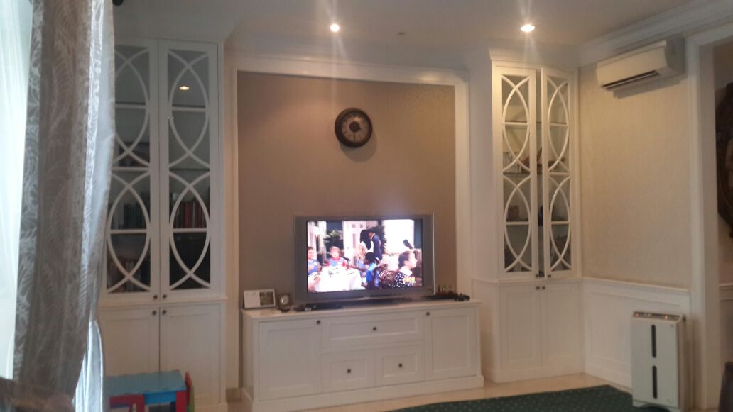 Rumah  di Pondok Indah. Akses Dekat ke Tol. Lux dan Semi Furnish