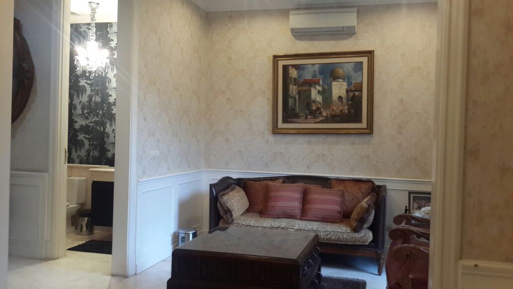 Rumah  di Pondok Indah. Akses Dekat ke Tol. Lux dan Semi Furnish