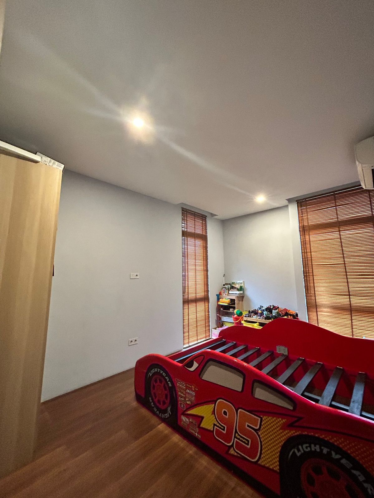 Rumah Mewah Pondok Indah Tersewa - Roi Jelas, Desain Estetik, Ada Solar Panel
