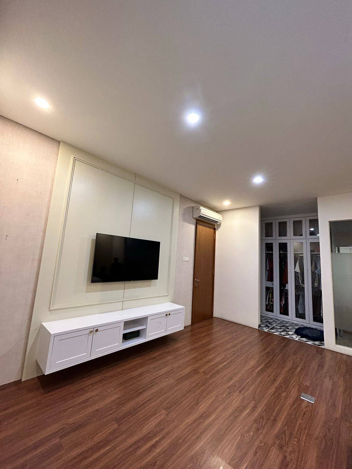 Rumah Mewah Pondok Indah Tersewa - Roi Jelas, Desain Estetik, Ada Solar Panel