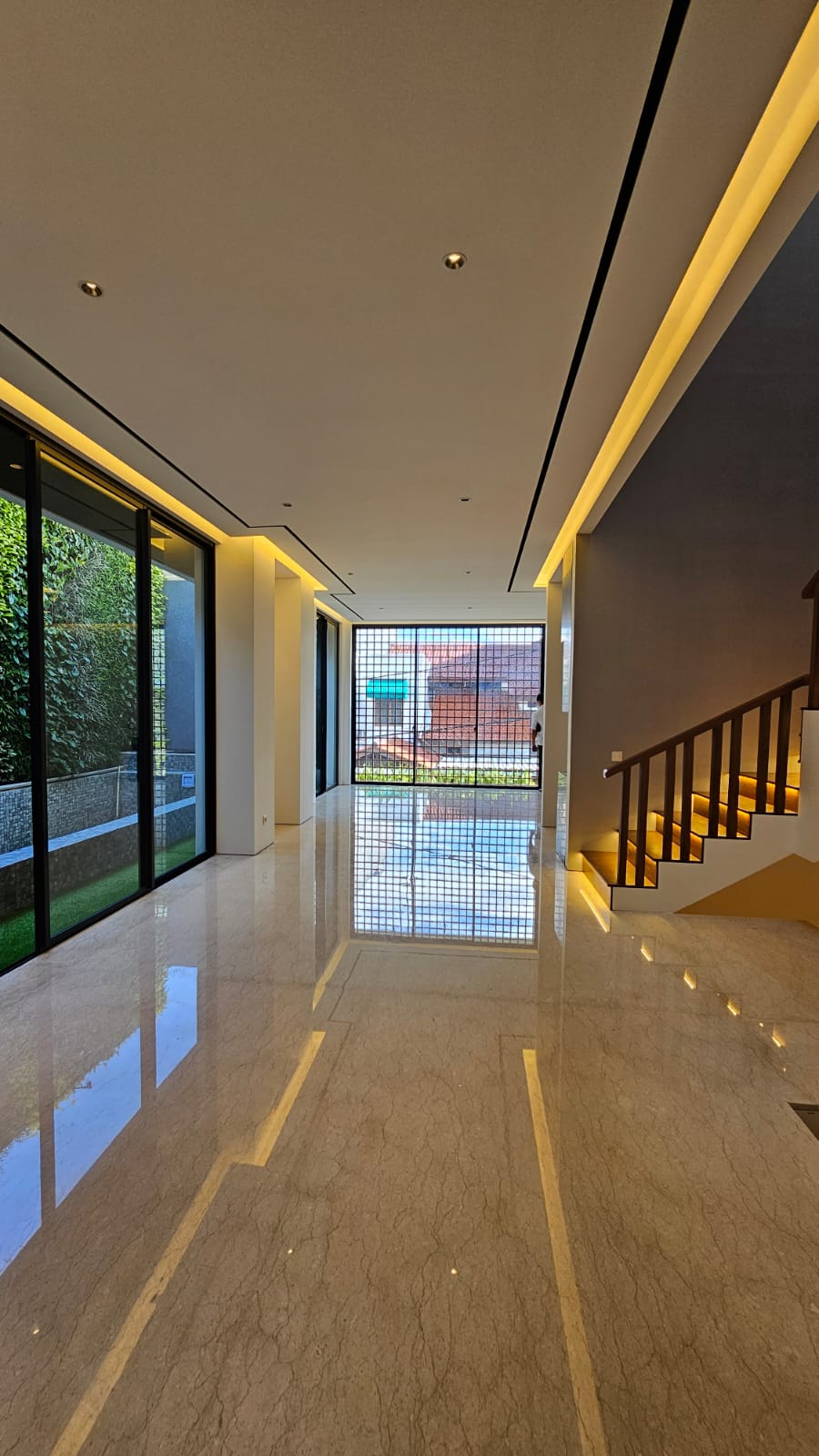 Rumah Mewah Baru 3,5 Lantai di Pondok Indah - Ada Lift & Kolam Renang Pribadi