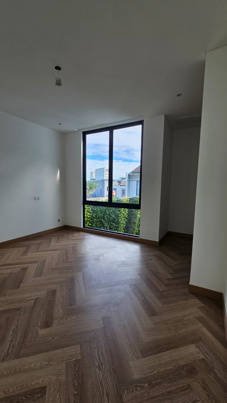 Rumah Mewah Baru 3,5 Lantai di Pondok Indah - Ada Lift & Kolam Renang Pribadi