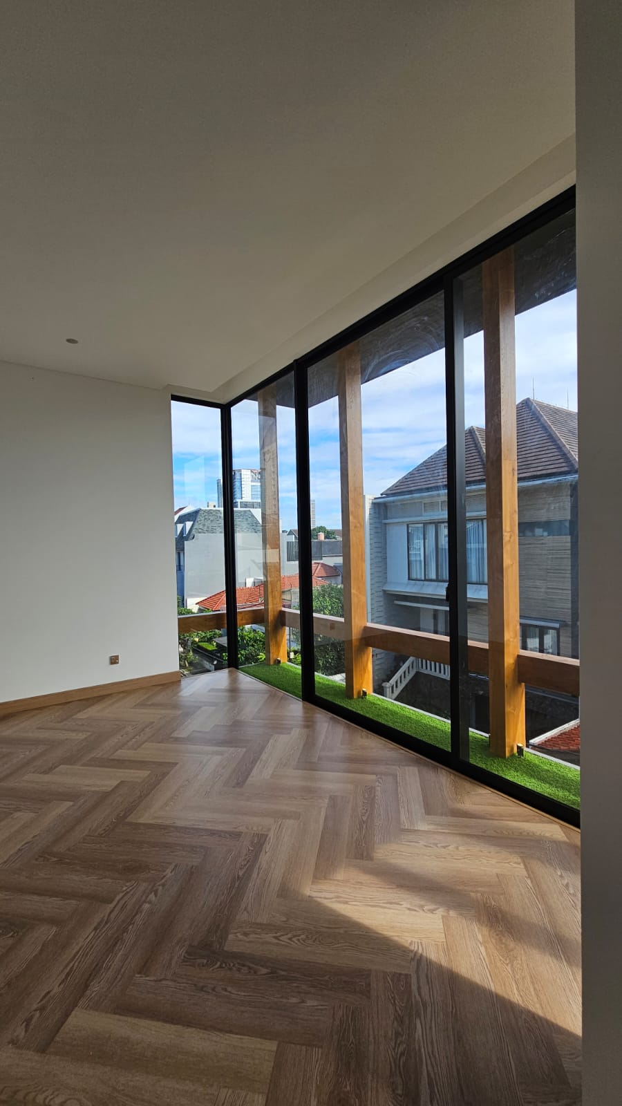 Rumah Mewah Baru 3,5 Lantai di Pondok Indah - Ada Lift & Kolam Renang Pribadi