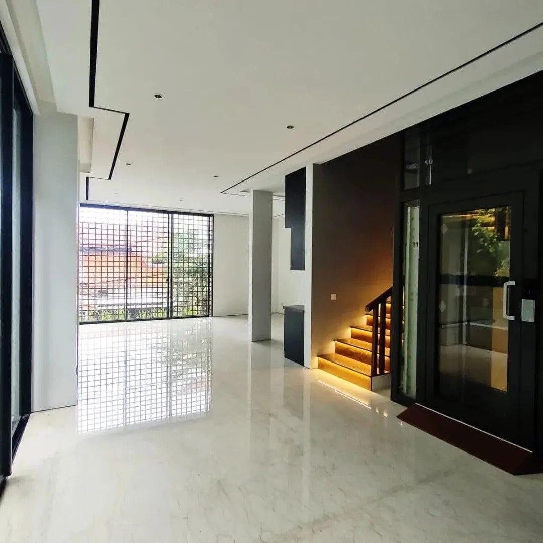 Rumah Mewah Baru 3,5 Lantai di Pondok Indah - Ada Lift & Kolam Renang Pribadi
