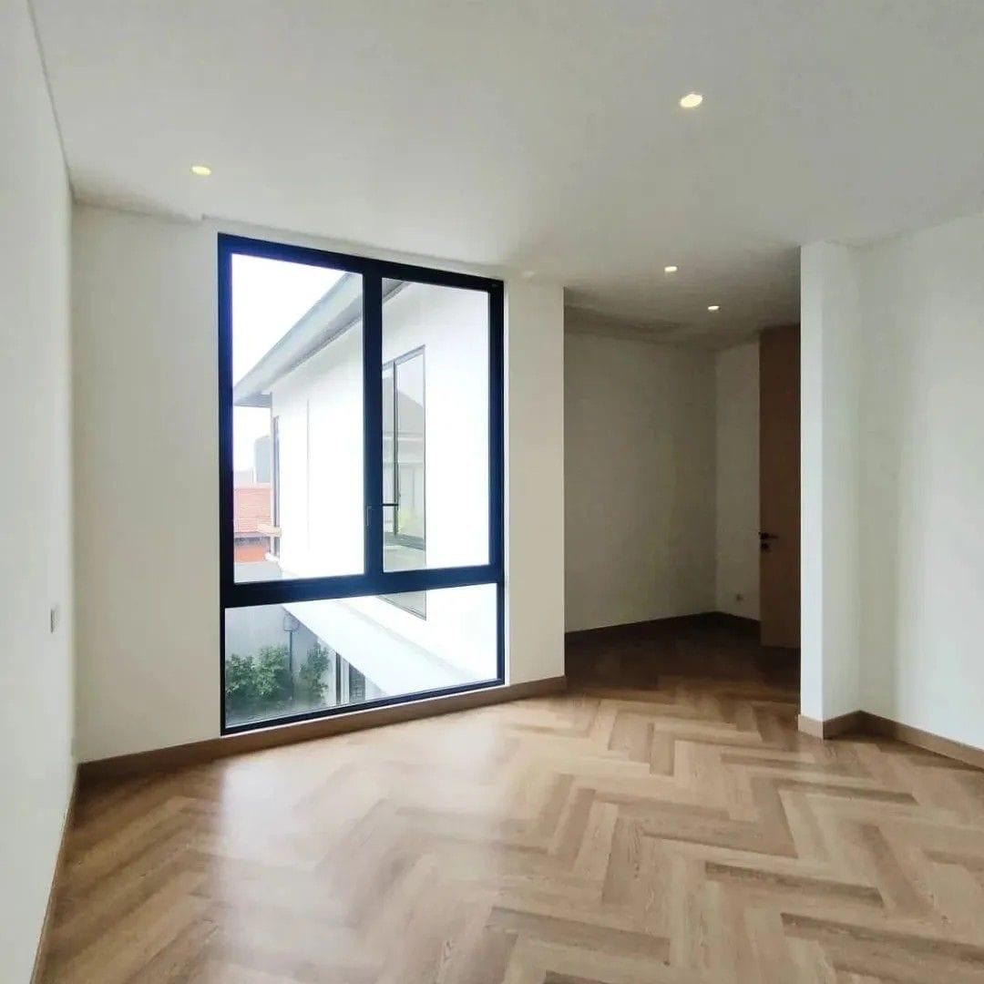 Rumah Mewah Baru 3,5 Lantai di Pondok Indah - Ada Lift & Kolam Renang Pribadi