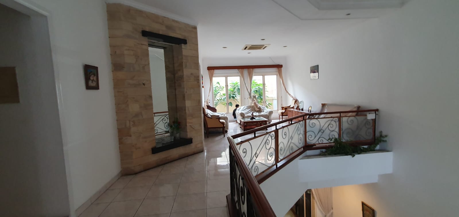 Rumah 2.5 Lantai Hadap Taman di Kawasan Elit Pondok Indah