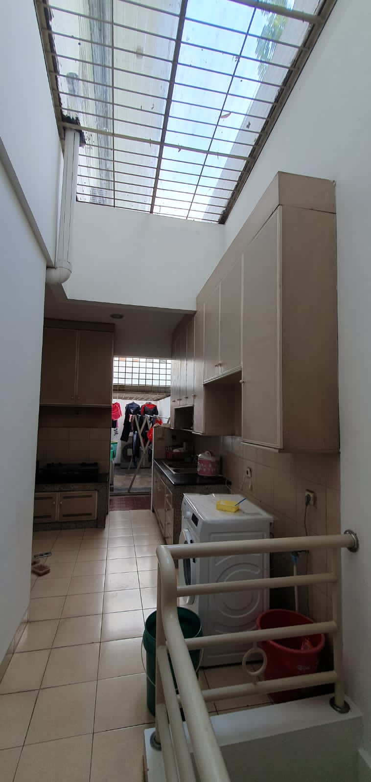 Rumah 2.5 Lantai Hadap Taman di Kawasan Elit Pondok Indah