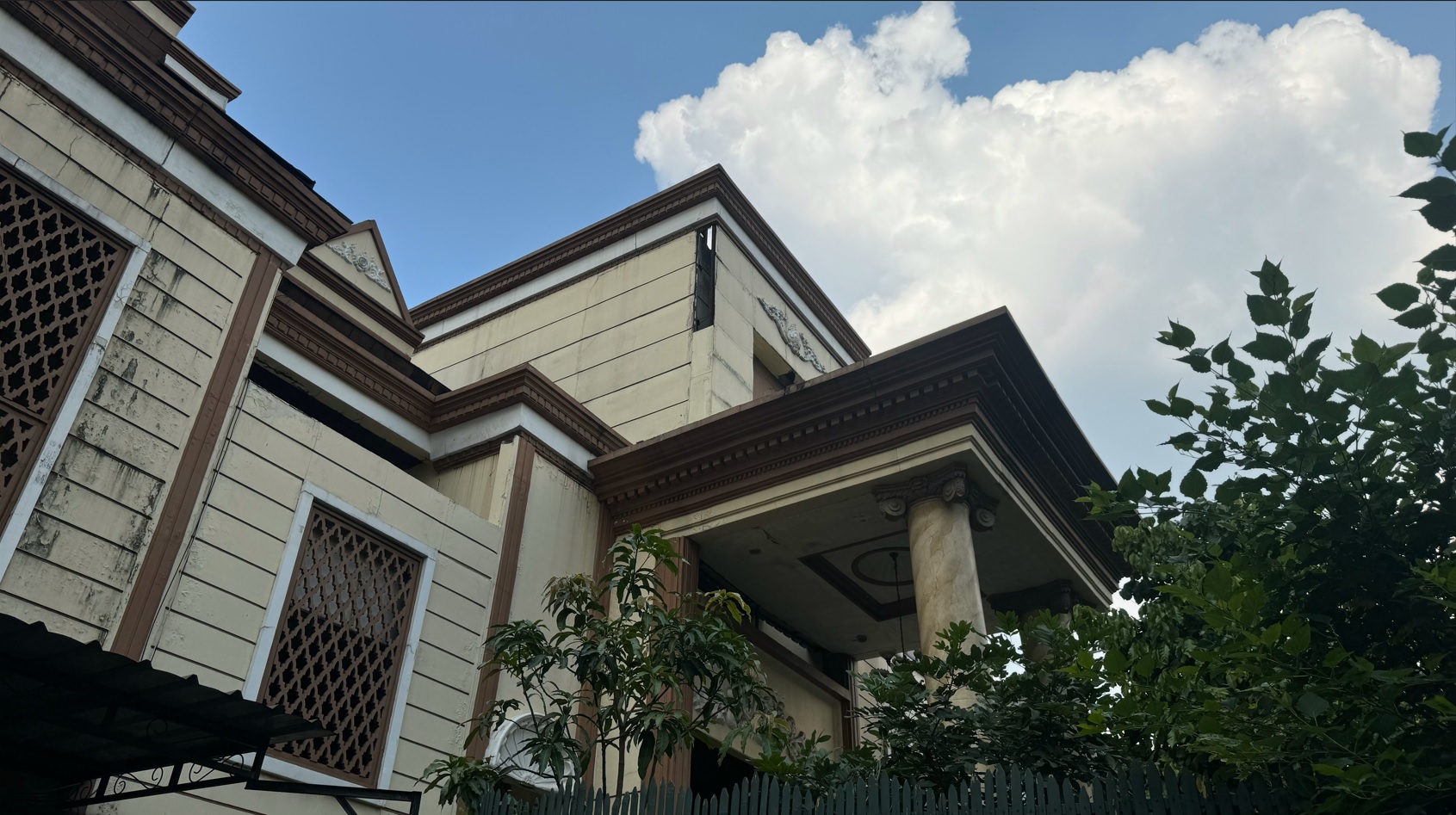 Rumah 4 lantai di Pondok Indah, 25 KT, cocok kost exclusive, lokasi strategis