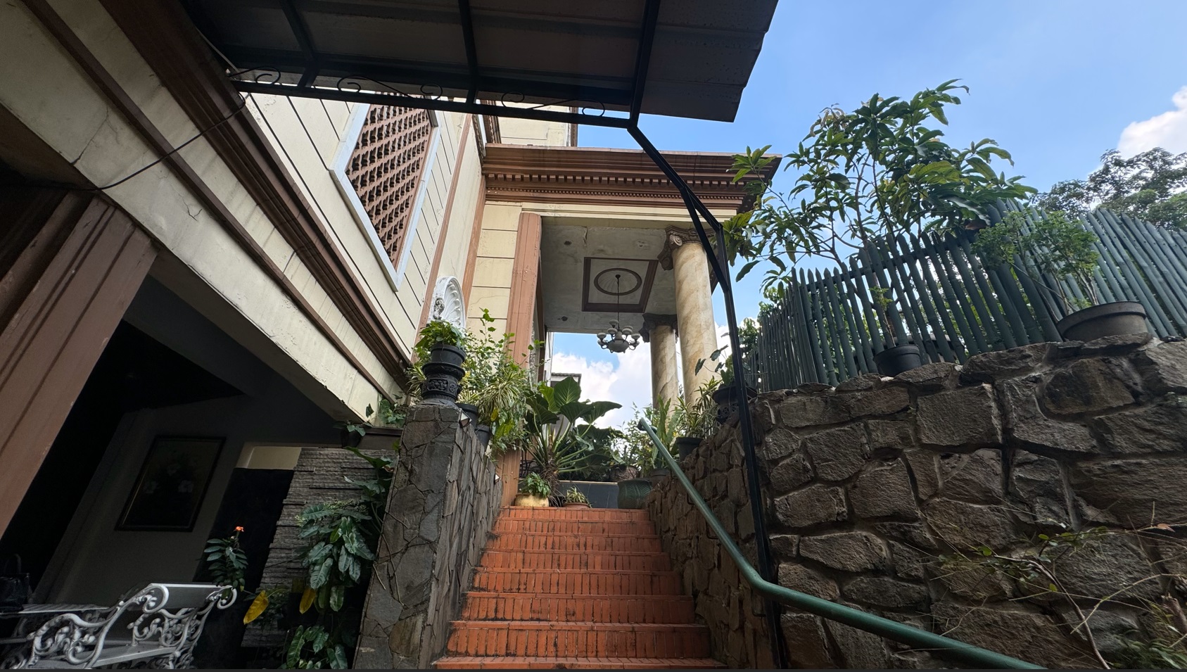 Rumah 4 lantai di Pondok Indah, 25 KT, cocok kost exclusive, lokasi strategis
