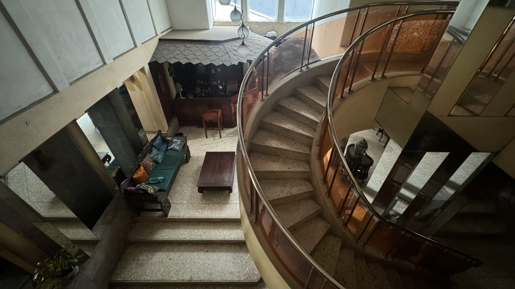 Rumah 4 lantai di Pondok Indah, 25 KT, cocok kost exclusive, lokasi strategis