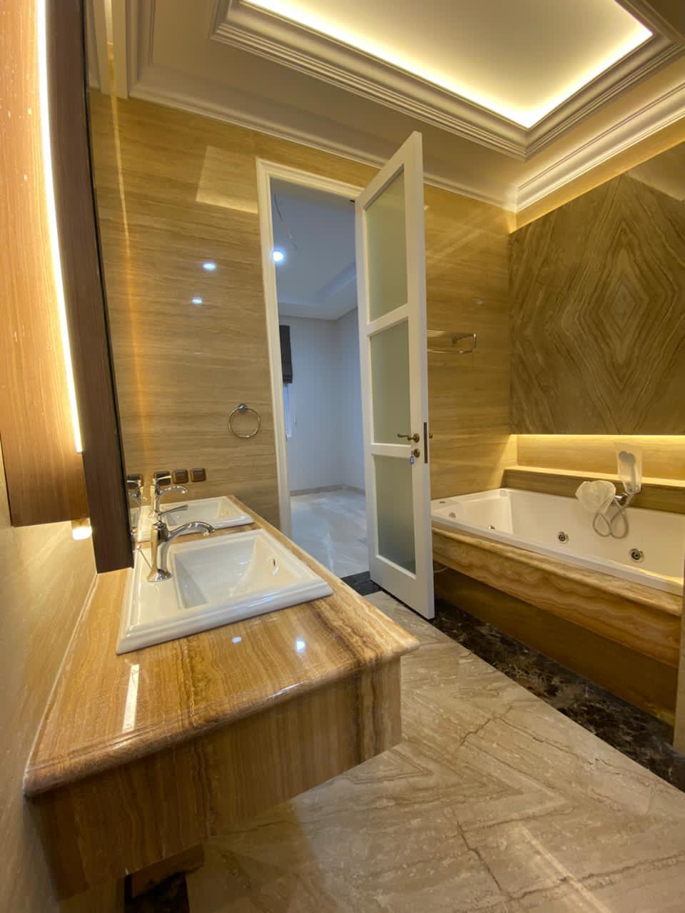 Rumah Mewah Brand New di Pondok Indah. Ada Pool