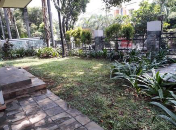 Jual Rumah 2 Lantai di Pondok Indah Halaman Luas Ada Kolam Renang Dekat Pondok Indah Mall Pim