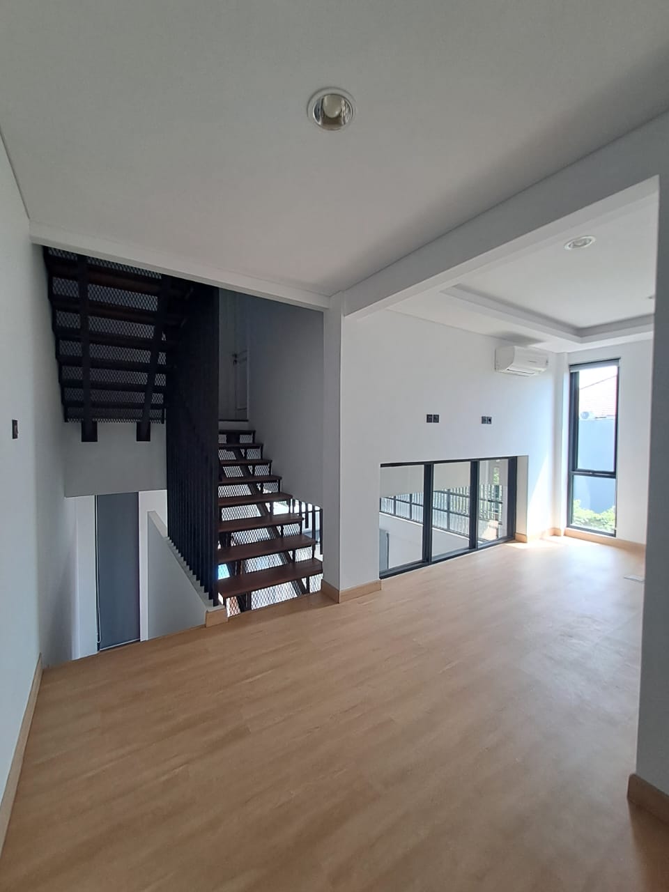 Rumah Mewah 3.5 Lantai Dijual di Area Premium Kemang – Super Eksklusif