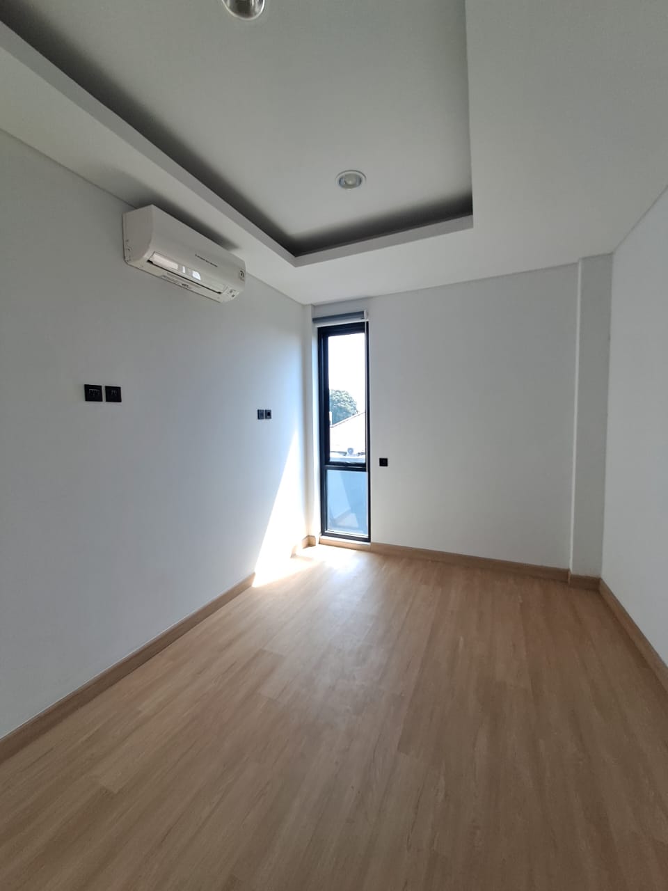 Rumah Mewah 3.5 Lantai Dijual di Area Premium Kemang – Super Eksklusif