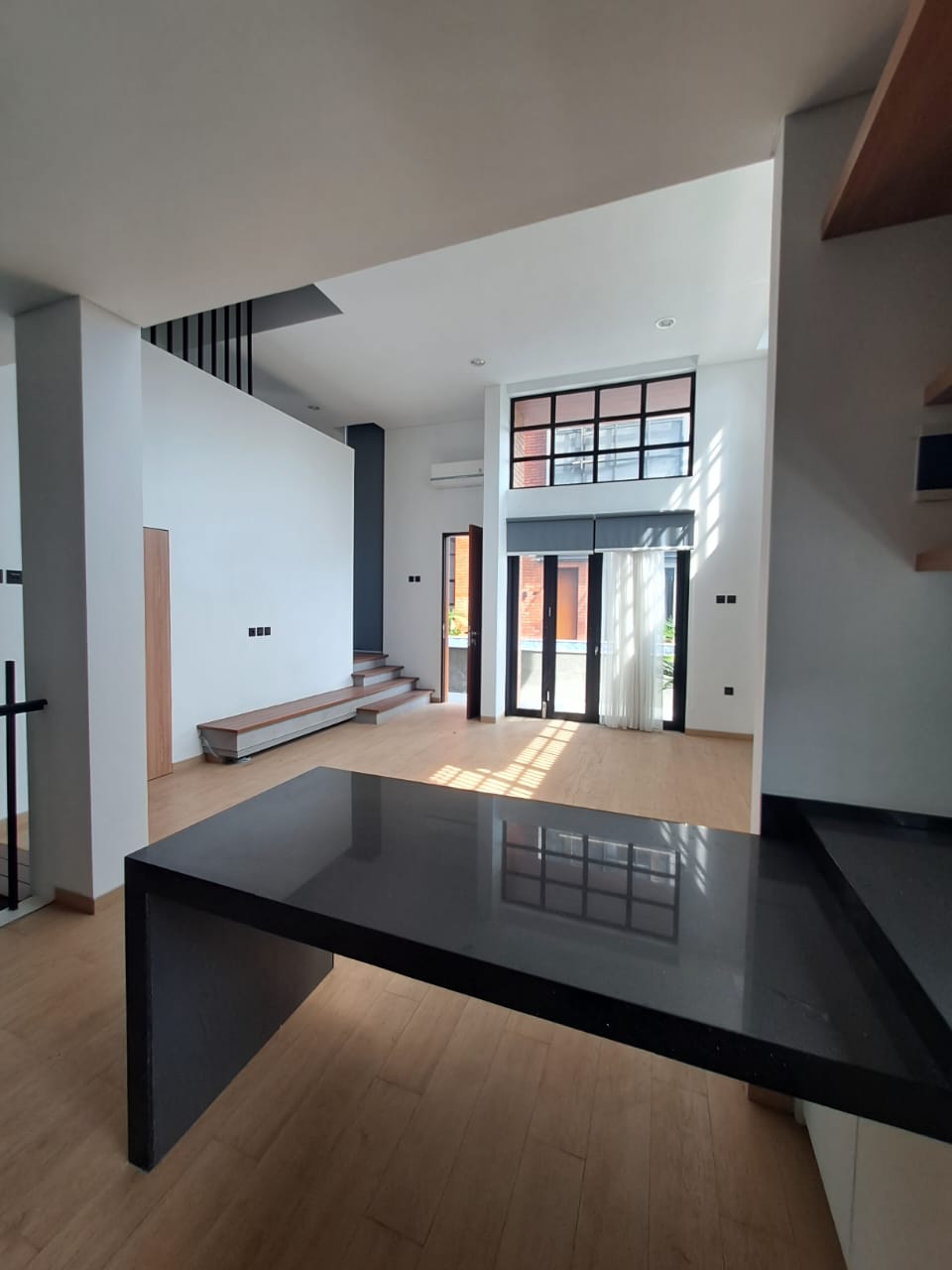 Rumah Mewah 3.5 Lantai Dijual di Area Premium Kemang – Super Eksklusif