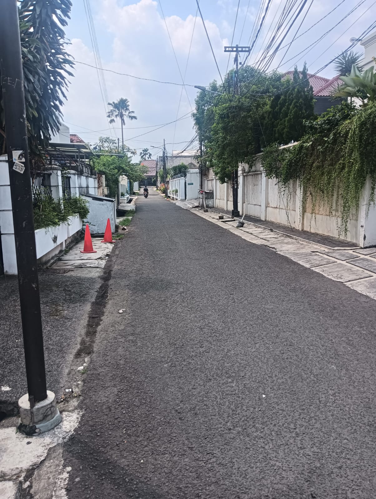 Rumah Tua  Hitung Tanah, Hoek, Bebas Banjir, Jalan 2 Mobil