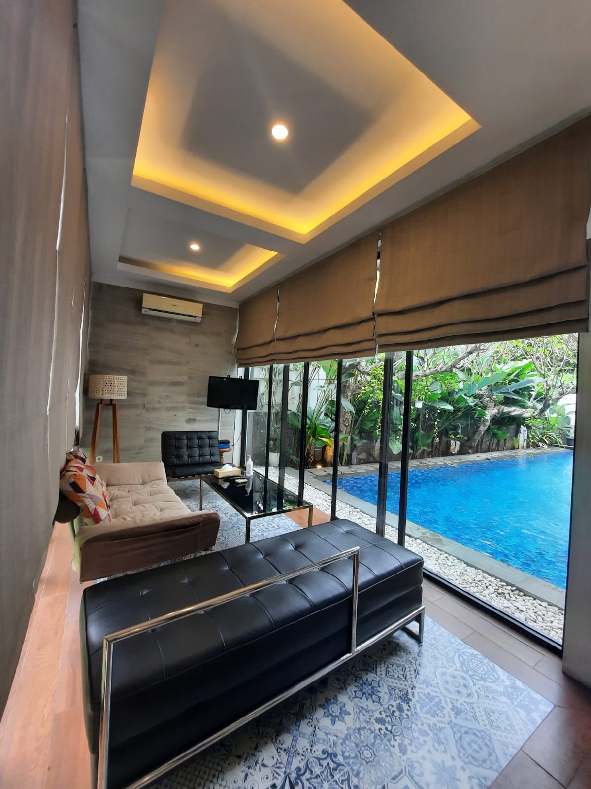 Jual Rumah Kemang-2 Lantai, Ada Pool, Dalam Komplek