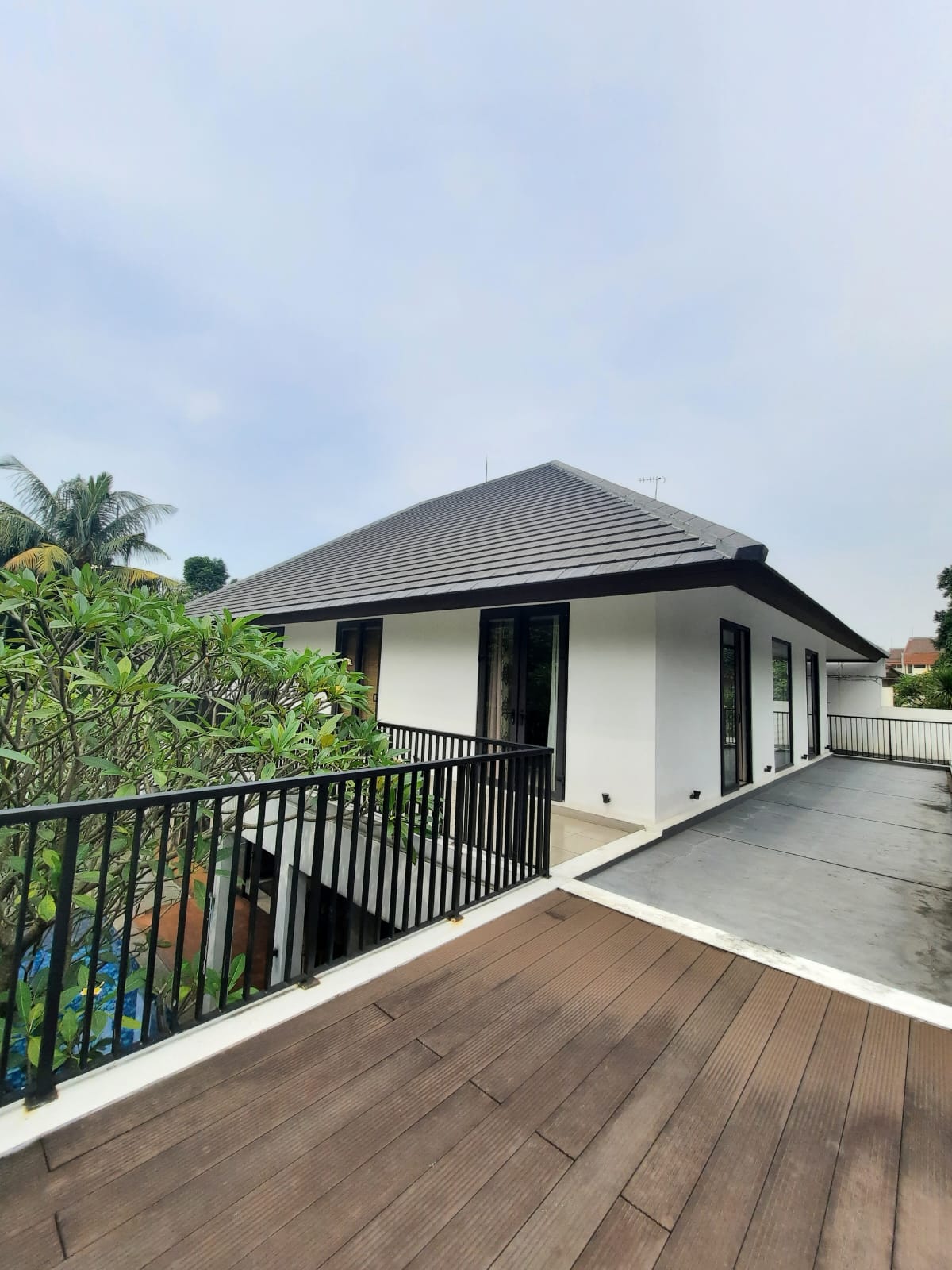 Jual Rumah Kemang-2 Lantai, Ada Pool, Dalam Komplek