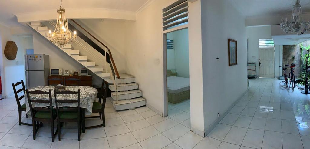 Rumah 2 Lantai di Bendungan Hilir, ada Gudang, 4 Kamar Tidur