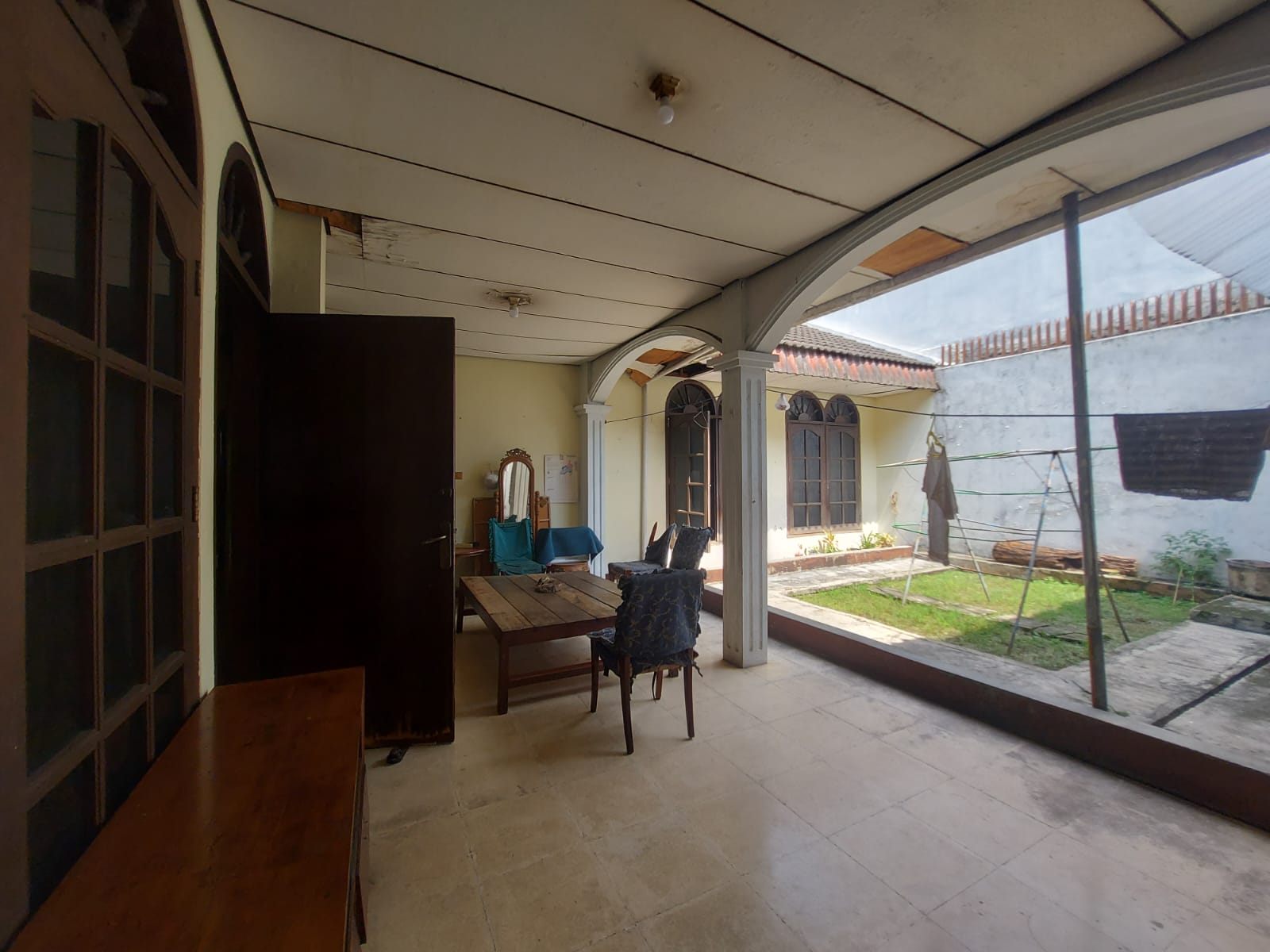 Rumah Lama di Petukangan, Akses Jalan Raya, Dilewati Jaklingko Lebak Bulus