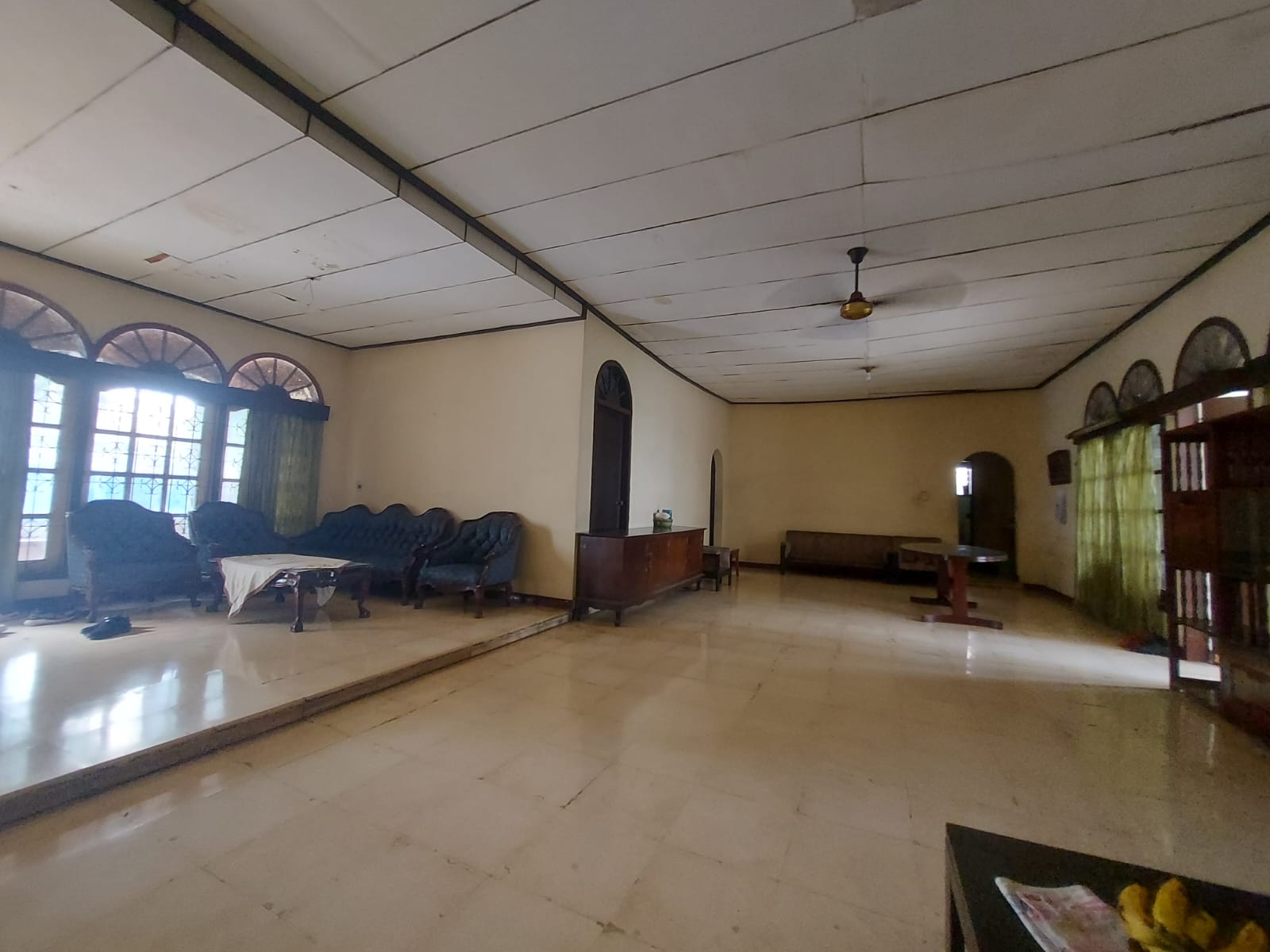 Rumah Lama di Petukangan, Akses Jalan Raya, Dilewati Jaklingko Lebak Bulus