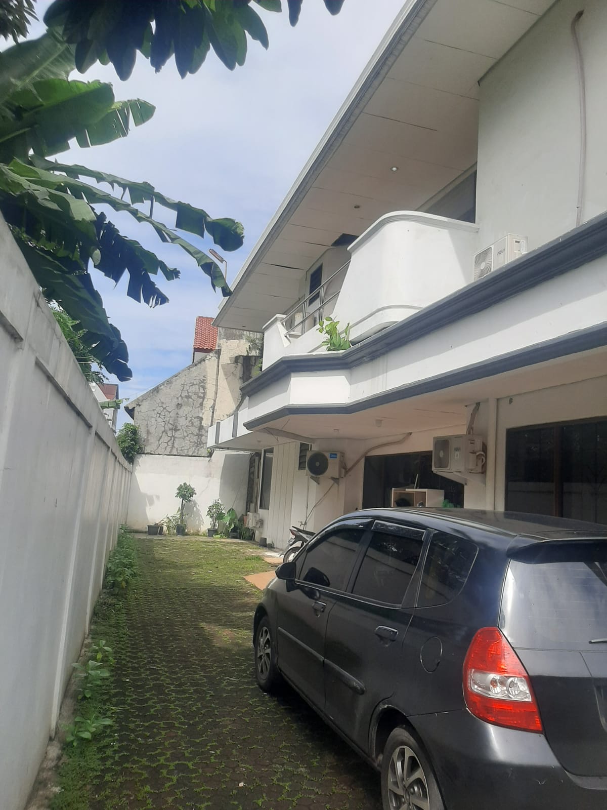 Dekat Hamptons Park