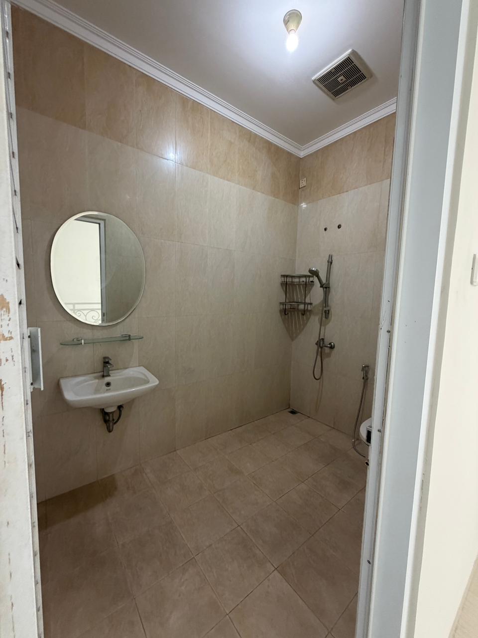 Rumah Sewa 2 Lantai Bisa Jalan Kaki ke PIM, Unfurnished