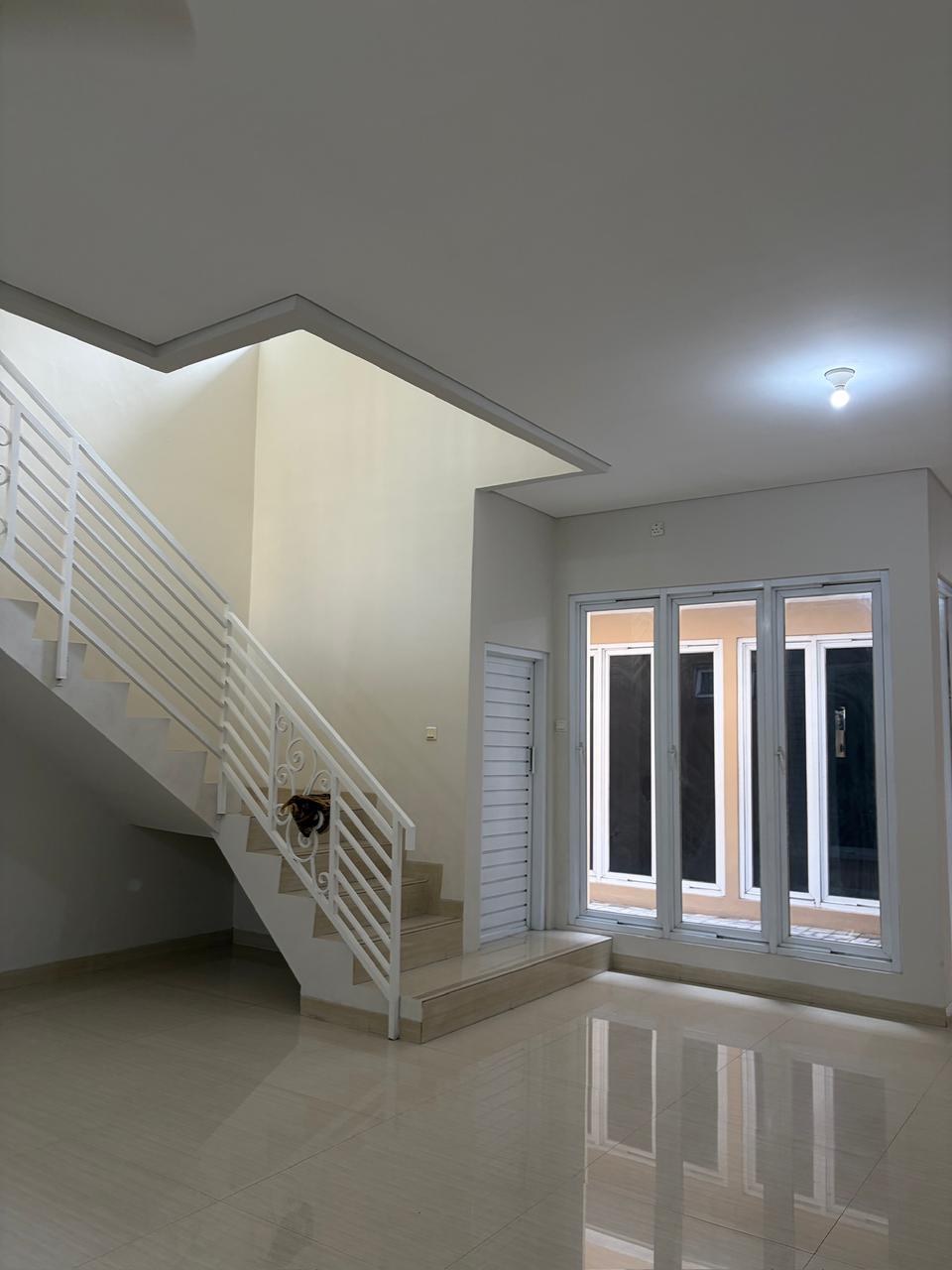 Rumah Sewa 2 Lantai Bisa Jalan Kaki ke PIM, Unfurnished