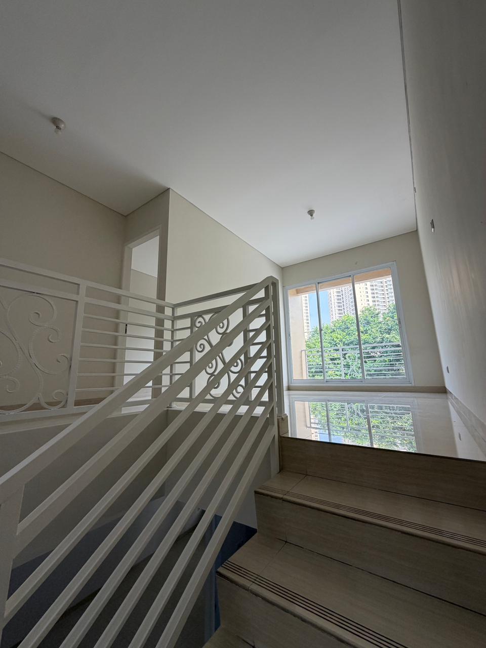 Rumah Sewa 2 Lantai Bisa Jalan Kaki ke PIM, Unfurnished