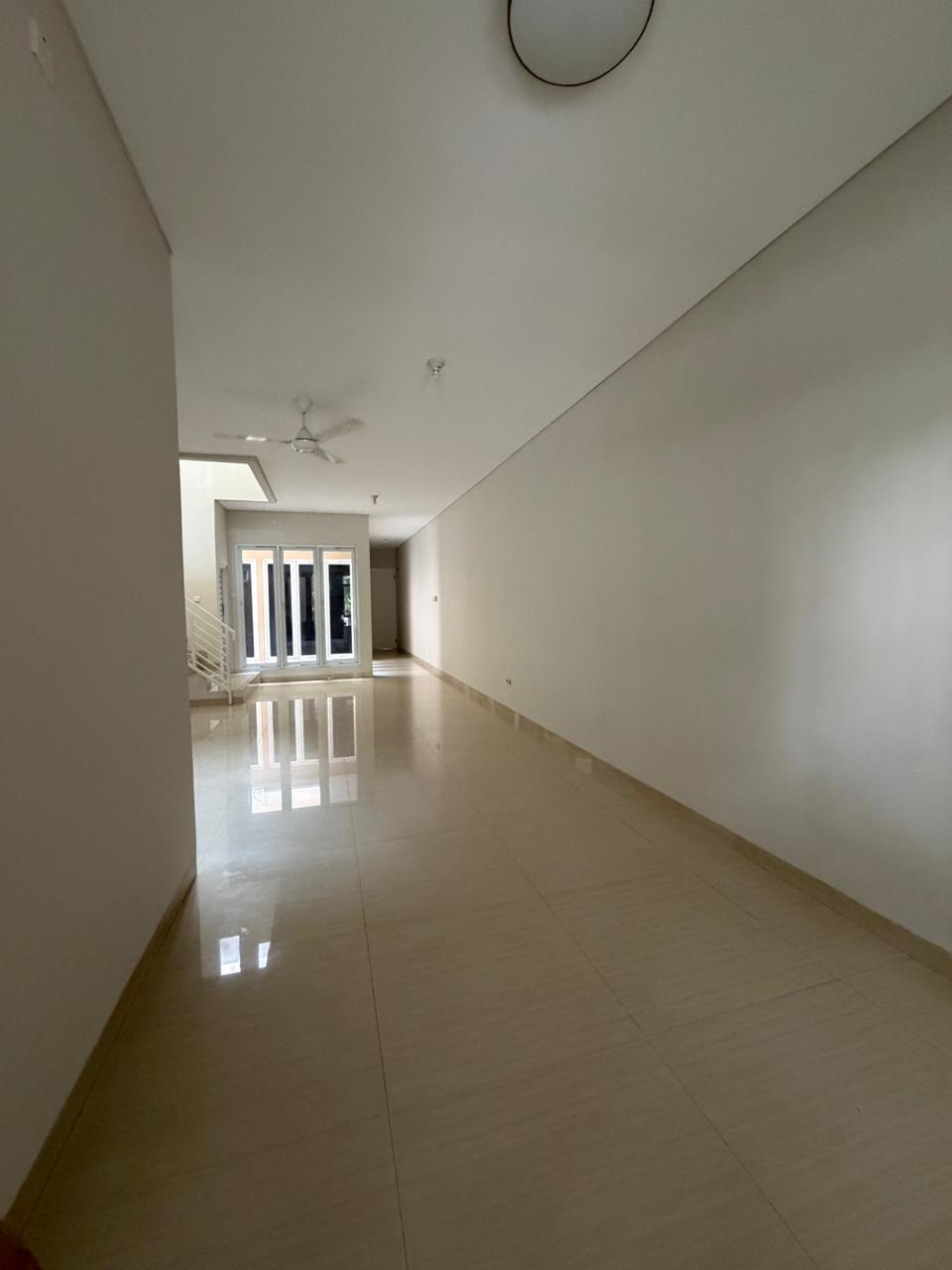 Rumah Sewa 2 Lantai Bisa Jalan Kaki ke PIM, Unfurnished