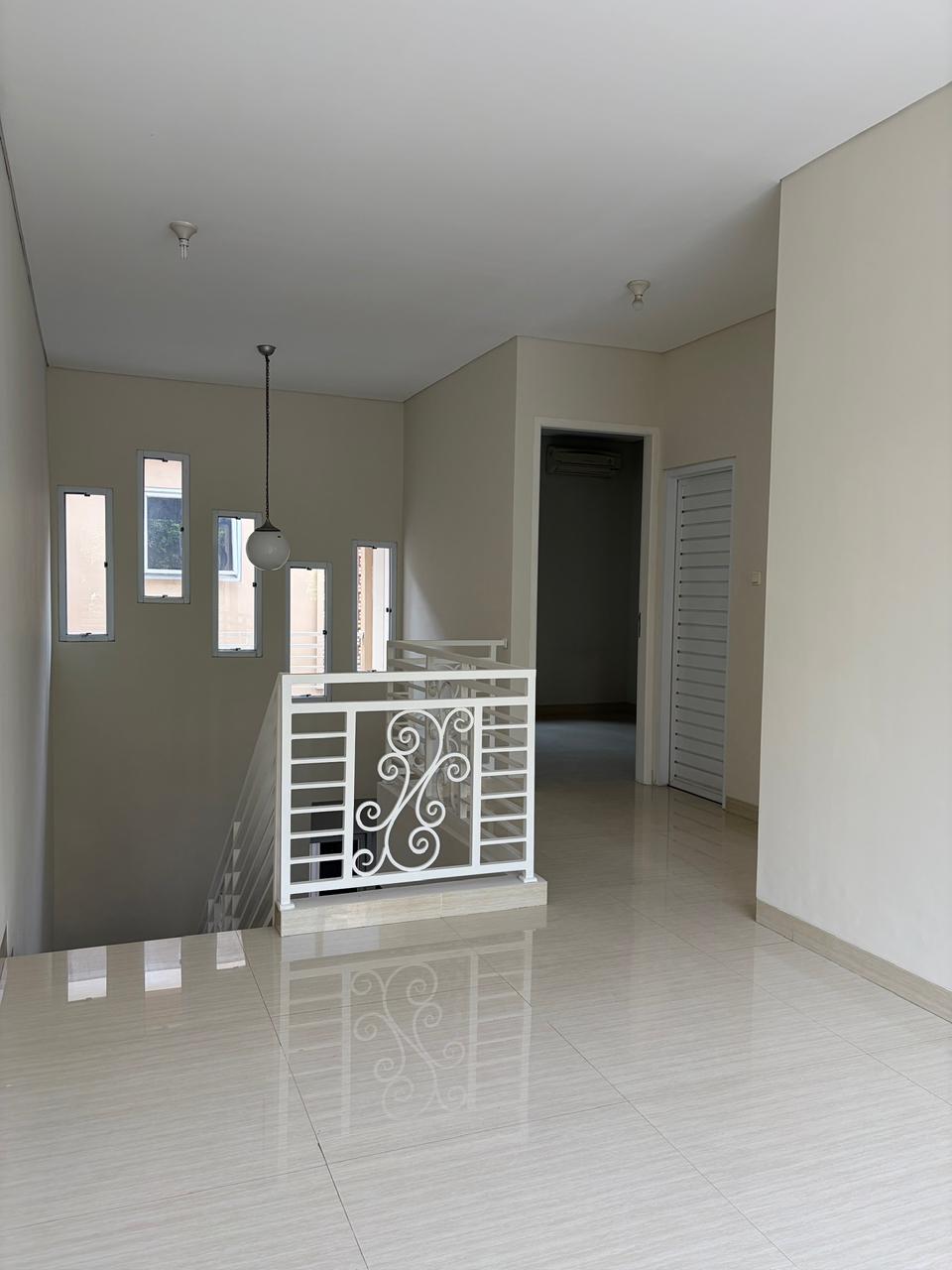 Rumah Sewa 2 Lantai Bisa Jalan Kaki ke PIM, Unfurnished