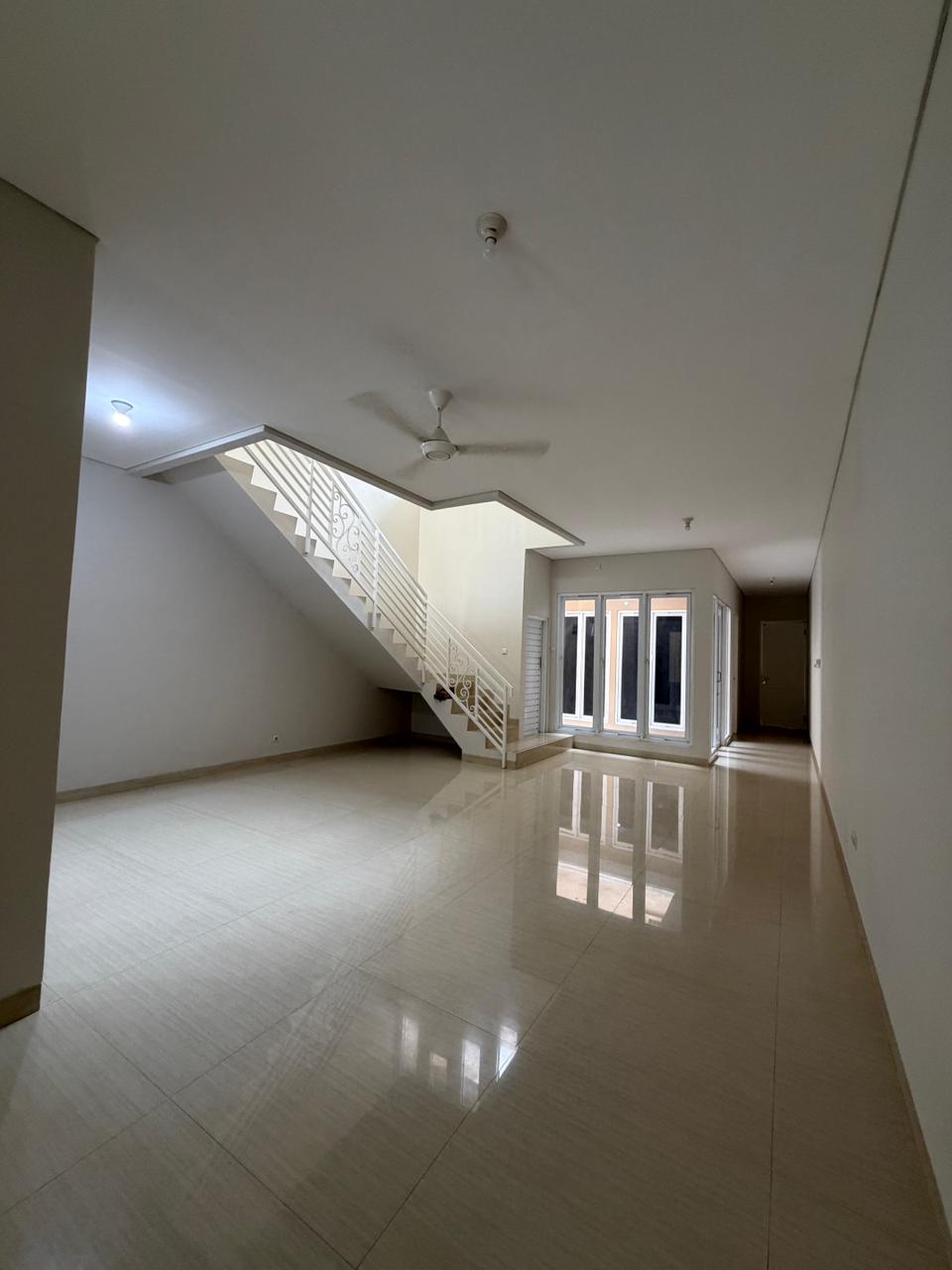 Rumah Sewa 2 Lantai Bisa Jalan Kaki ke PIM, Unfurnished