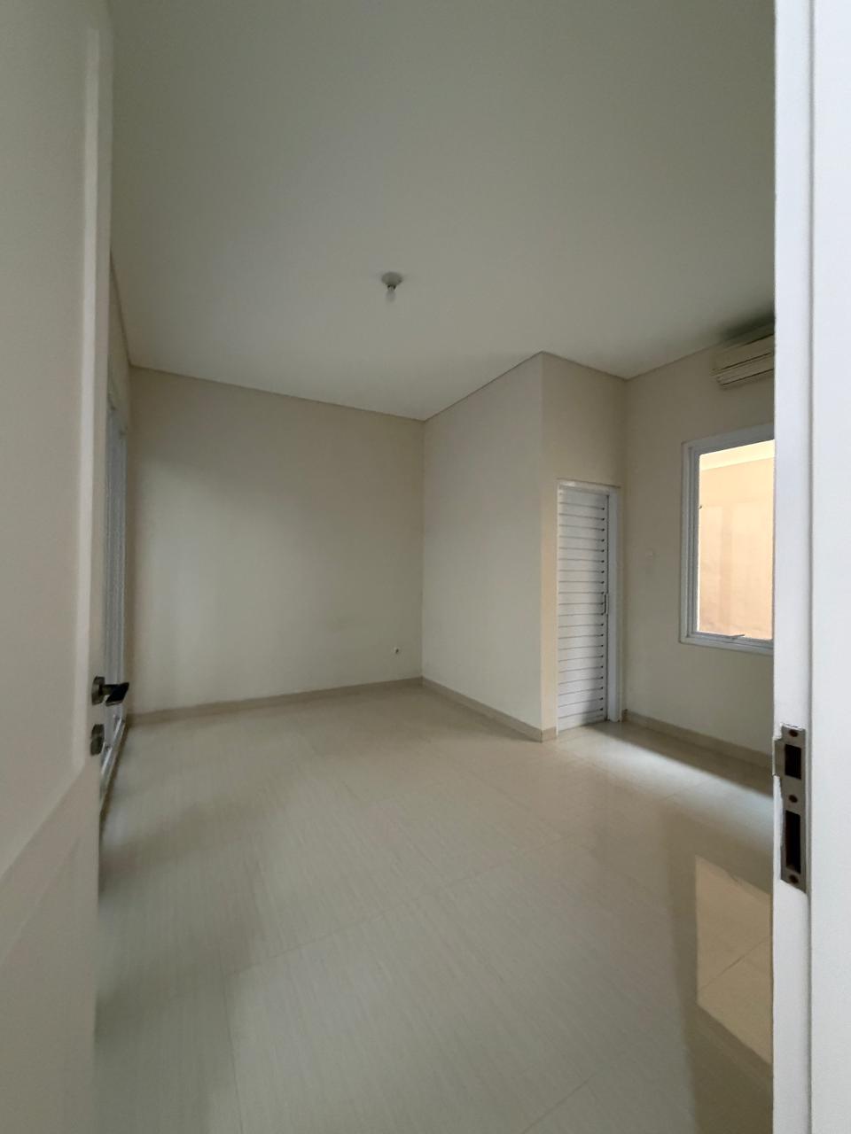 Rumah Sewa 2 Lantai Bisa Jalan Kaki ke PIM, Unfurnished