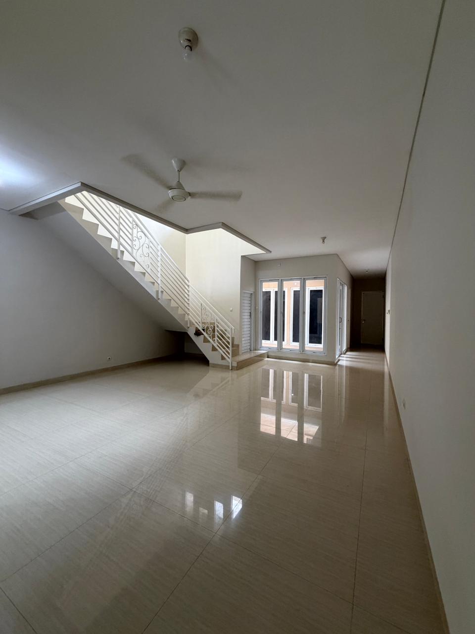 Rumah Sewa 2 Lantai Bisa Jalan Kaki ke PIM, Unfurnished