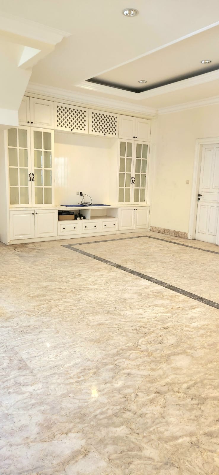 Rumah 3 Lantai di Pondok Indah, Dekat PIM 2