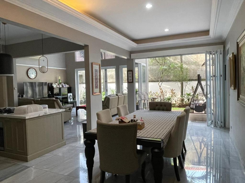 Rumah di Pejaten Barat, Newly Renovated, ada Balkon dan Multifunction Room