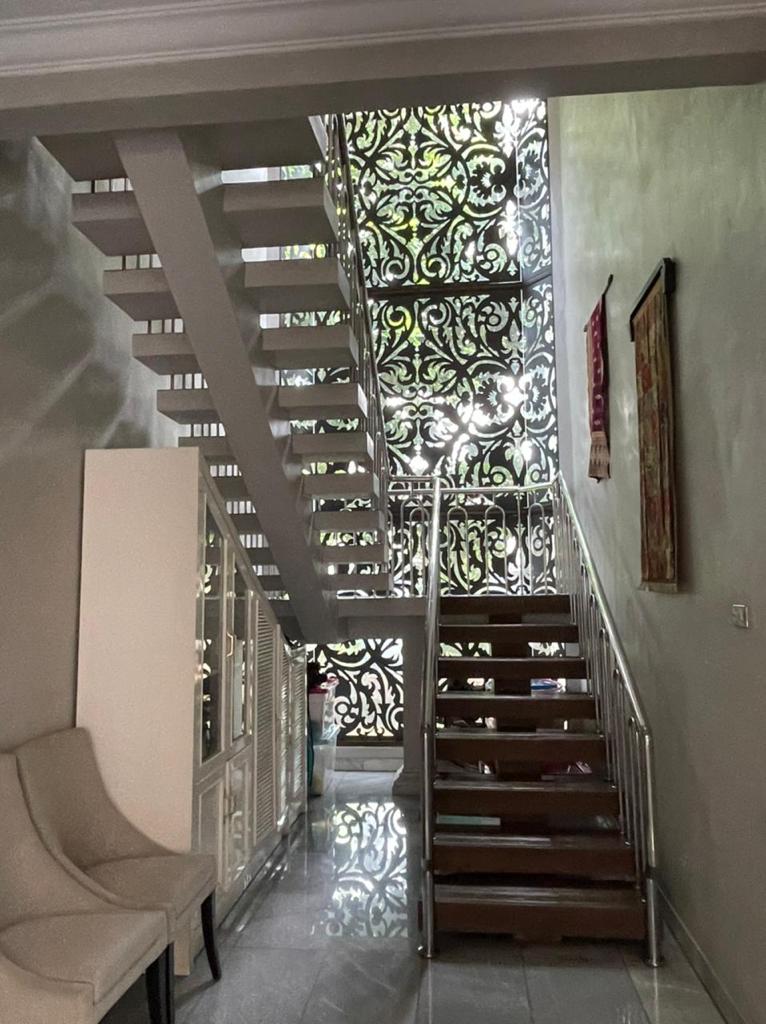 Rumah di Pejaten Barat, Newly Renovated, ada Balkon dan Multifunction Room