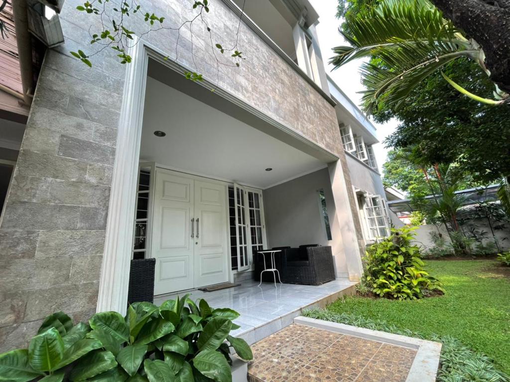 Rumah di Pejaten Barat, Newly Renovated, ada Balkon dan Multifunction Room