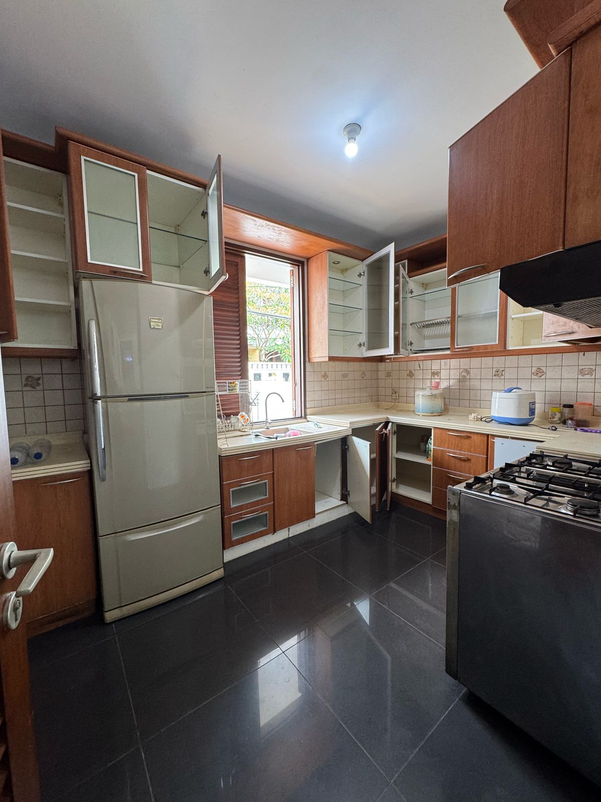 Rumah Sewa Bisa Kantor, Dekat Area Senayan, Lantai Parket