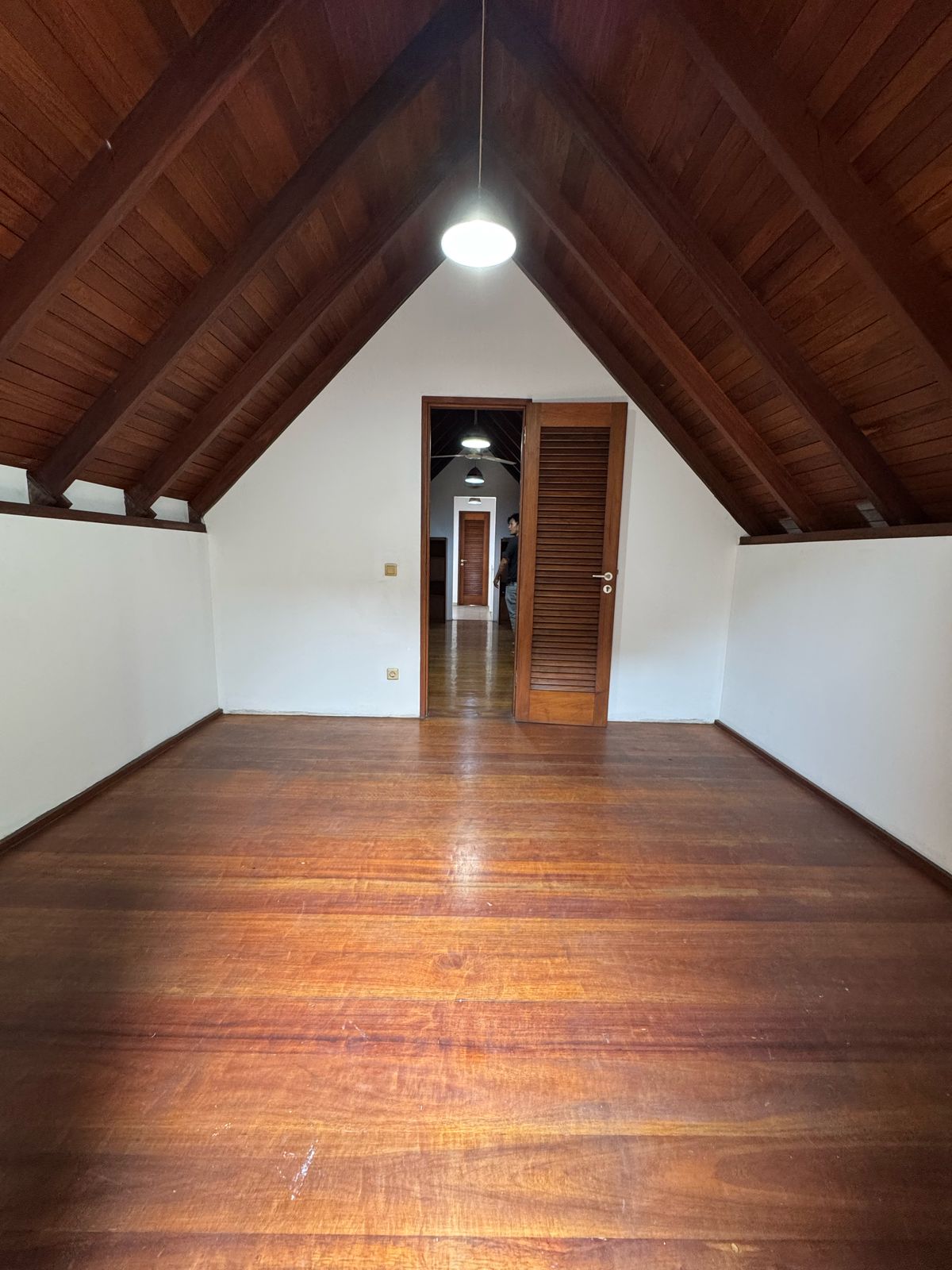 Rumah Sewa Bisa Kantor, Dekat Area Senayan, Lantai Parket
