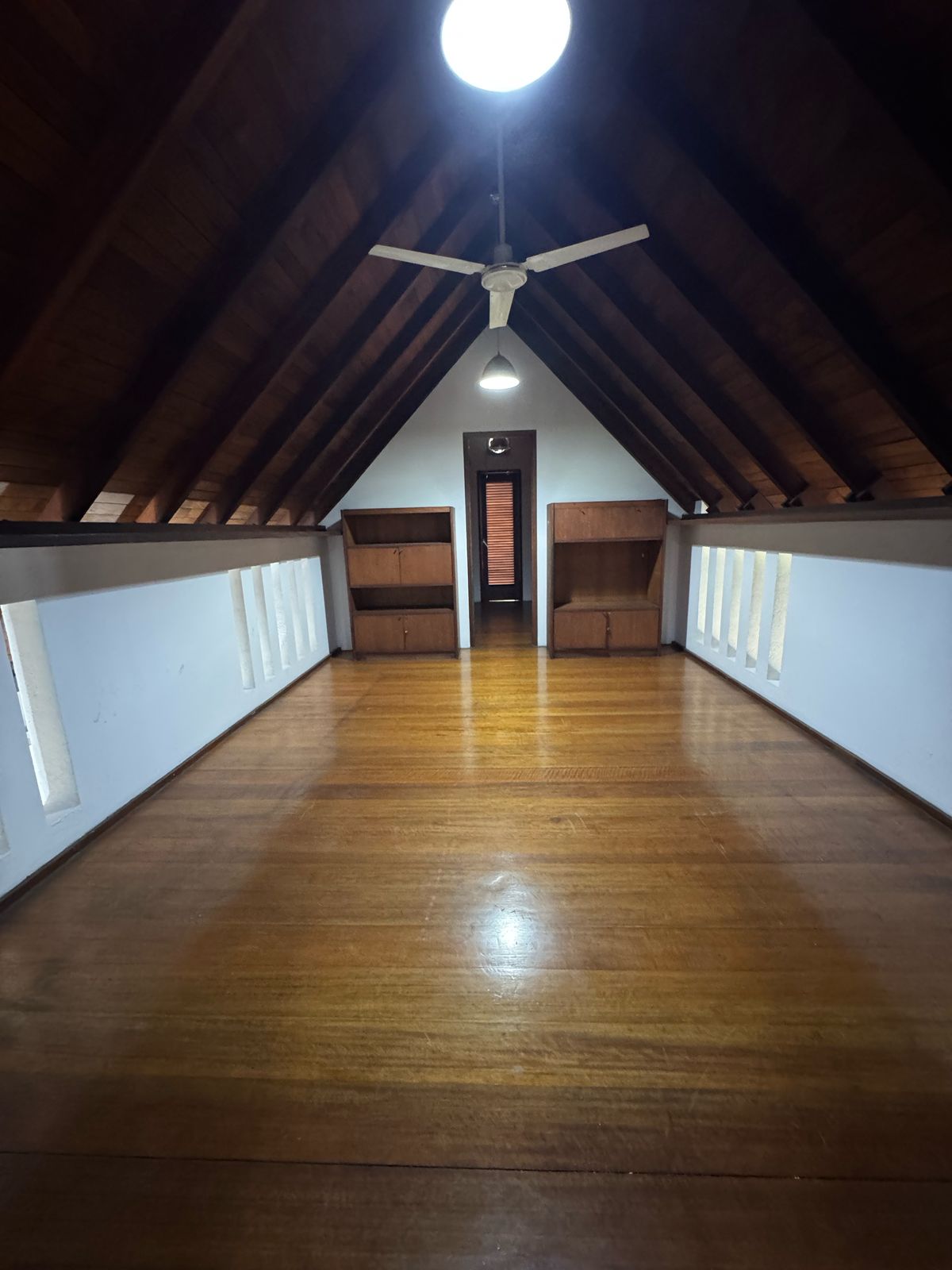 Rumah Sewa Bisa Kantor, Dekat Area Senayan, Lantai Parket